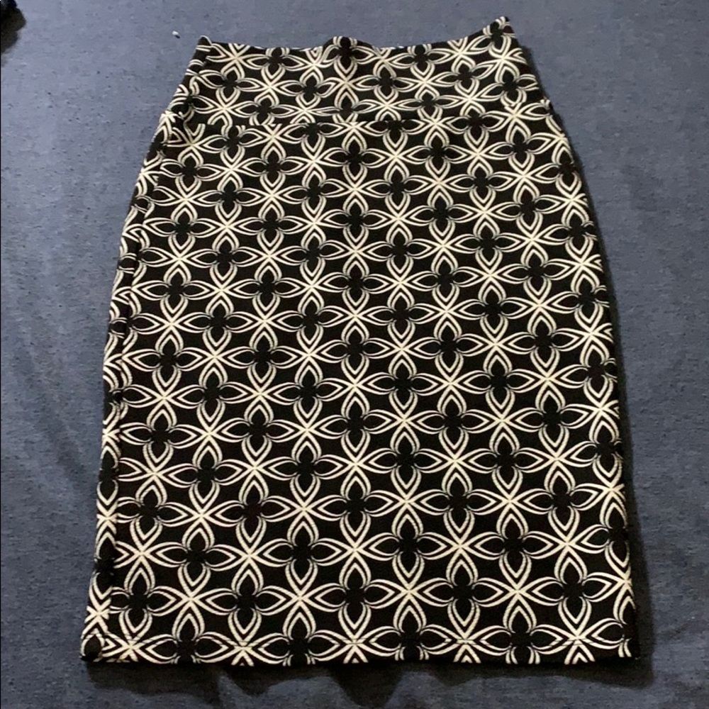 Black and white LuLaRoe Cassie